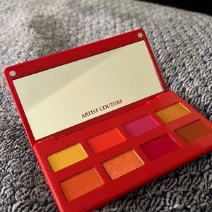 Caliente Artist Couture eyeshadow palette NWOT